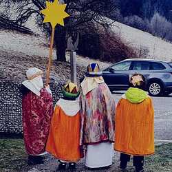 26 Kinder, 10 Firmlinge, 8 Landjugend, 8 Erwachsene - 52 Könige & Sternträger